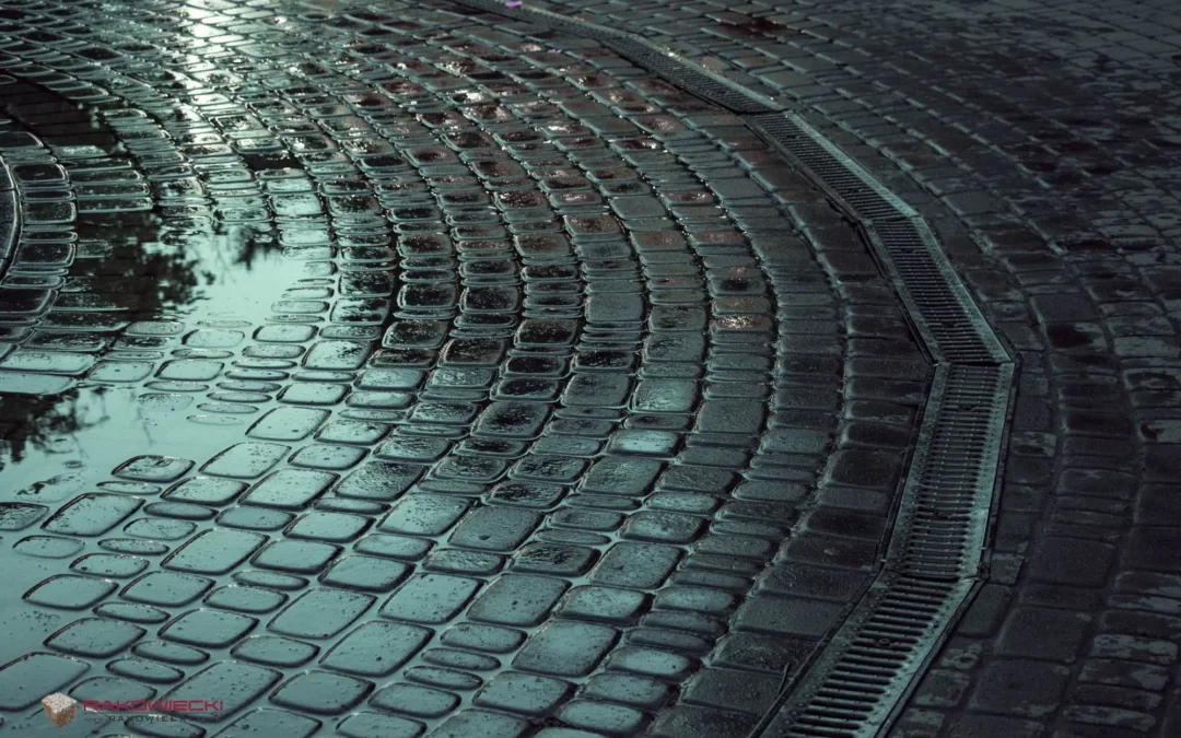 Wpływ odpowiedniego drenażu na trwałość nawierzchni brukowej